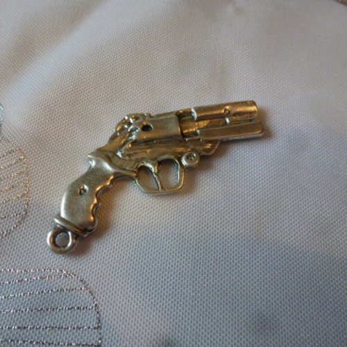 Grand pendentif revolver argenté  57 mm x 20 mm  (x1)