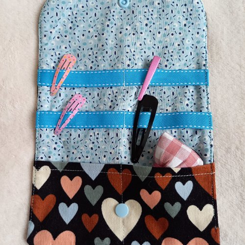Pochette à barrettes en velours coeurs