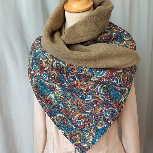 Grande écharpe col en polaire taupe et multicolre, réversible, cache-épaule.