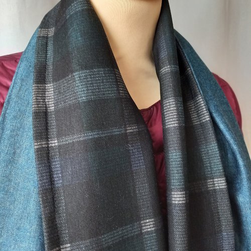 Grande écharpe écossaise pour homme en jersey milano bleu et noir