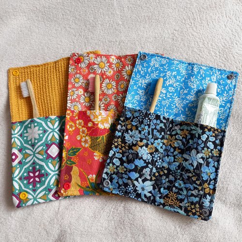 Pochette ou étui à brosse à dents.