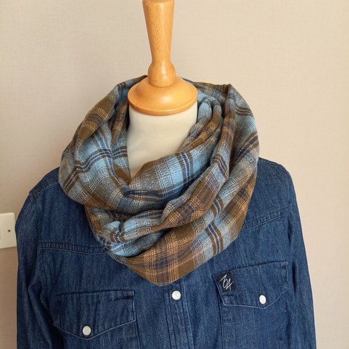 Snood homme en flanelle, écossais bleu ciel et marron, tissu flanelle polyester et coton.