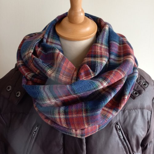 Snood homme en flanelle, écossais bleu moyen et bordeaux, tissu flanelle polyester et coton.