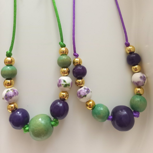 Collier de perles en porcelaine et en bois, sur cordon réglable, vert-violet