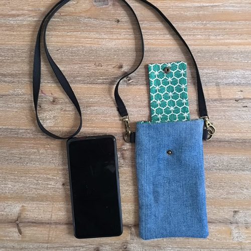 Pochette téléphone " hexagone vert "