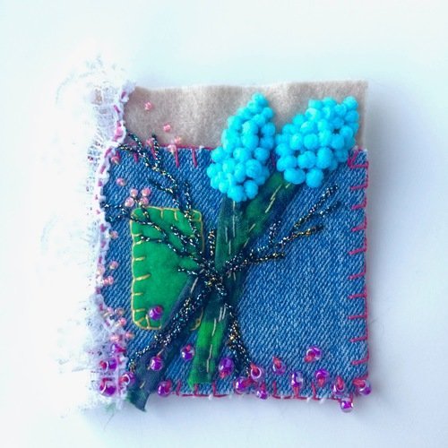 Broche textile brodée - bijou de sac - broche néo-bohème
