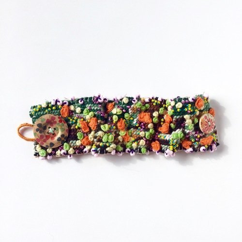 Bracelet textile - manchette brodée - bijoux recyclés