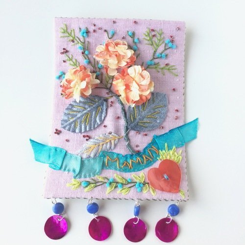 Carte postale fleurs artificielles - carte textile brodée - carte fête des mères