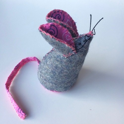 Souris pique-aiguille en feutrine grise - accessoire pour couturière 