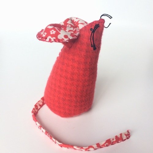 Pique aiguilles en feutrine et tissu rouge et blanc - souris textile 
