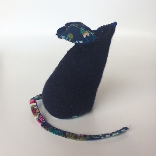 Range-aiguilles en feutrine bleu forme souris - accessoire pour couturière 