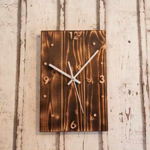 Horloge murale rustique en bois de pin faite à la main- larg 20,5 cm - haut 29 cm -mécanisme silencieux.