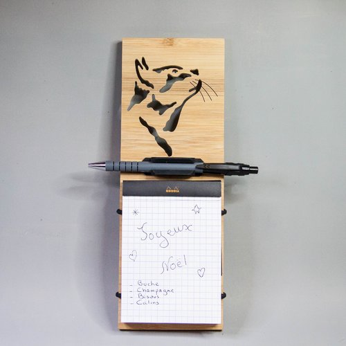 Support carnet pense bête " chat " - liste de courses - magnétique pour frigo - chantourné à la main en bois de bambou .