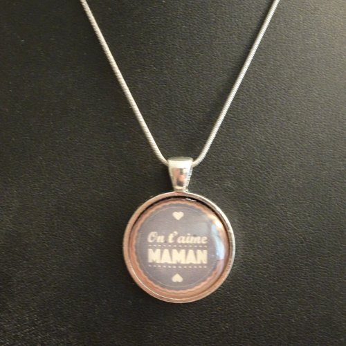 Collier cabochon "on t'aime maman"