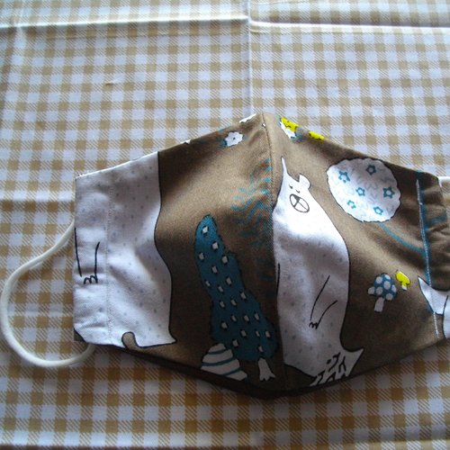 Masque enfant marron avec des ours blancs