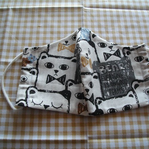 Masque enfant blanc avec des chats noirs