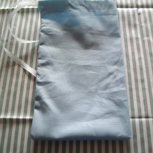 Pochette bleu uni pour le rangement de votre masque