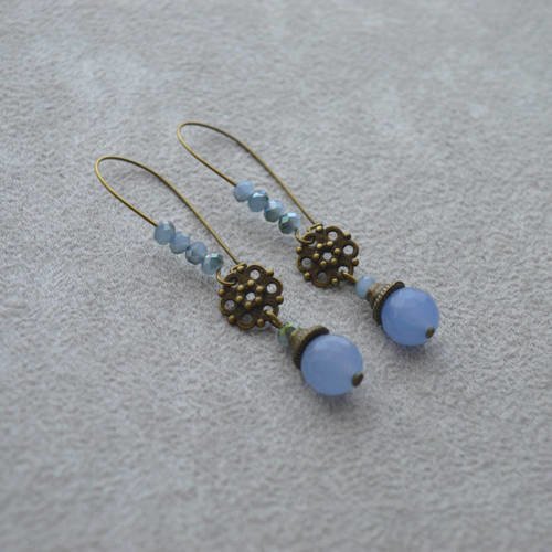 Boucles d'oreille &quot; blue moon &quot; composées de perles en aigue-marine et en cristal