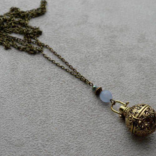 Bola de grossesse, composée de perles en aigue-marine et cristal