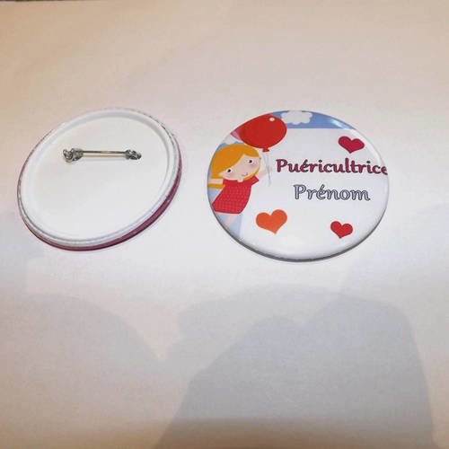 Badge puéricultrice à personnaliser 5,8 cm de diamètre, ton blanc et rouge 