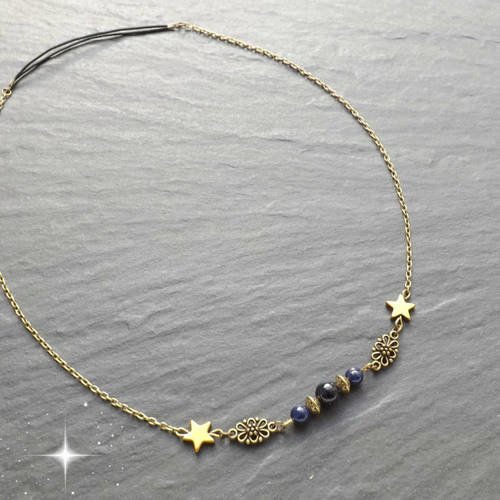 Headband &quot; inaya &quot; composé de perles en lapis lazuli, pierre de soleil, et d'étoiles en hématite dorées