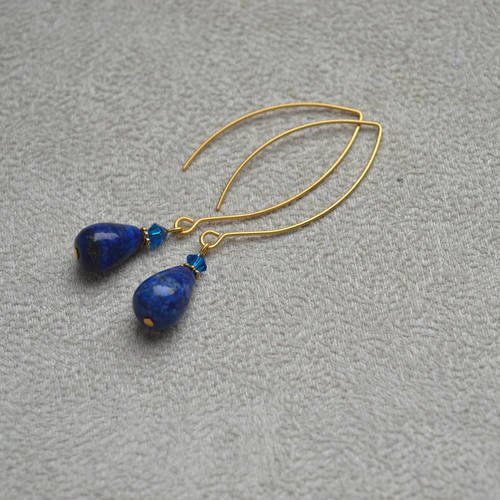 Boucles d'oreille &quot; lamia &quot; composées d'apprêts en plaqué or, perles en lapis lazuli et cristal de swarovski 
