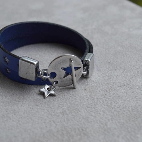 Bracelet en cuir bleu avec étoiles incrustées, fermoir toogle étoile argenté 
