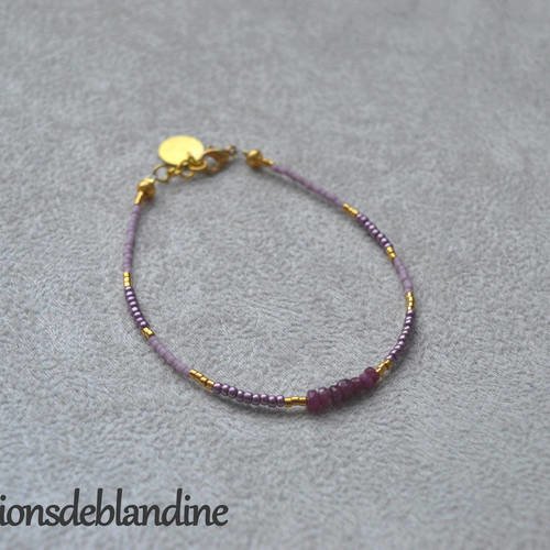 Bracelet fin composé de perles japonaises miyuki et rubis véritables 