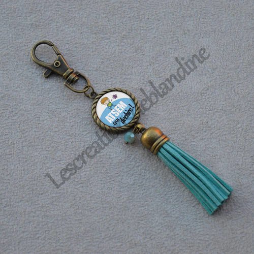 Porte clés spécial atsem+ carte offerte pompon en daim, perle en cristal 
