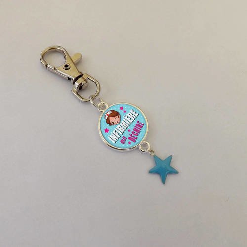 Porte clé " special infirmiere " composé d'une étoile bleue émaillée 