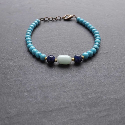 Bracelet &quot; dawn &quot; composé de perles en howlite , lapis lazuli et amazonite