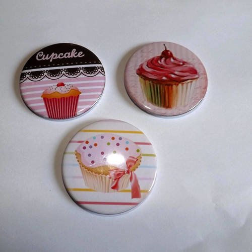 Magnets spécial cupcakes &quot; rainbow patisseries &quot; mesurant 5,8 cm de diamètre, personnalisable sur demande avec un ou plusieurs prénoms 