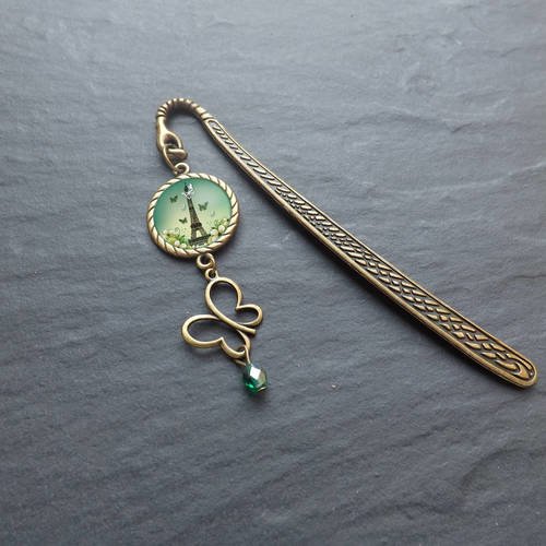 Marque-page &quot; eiffel &quot; composé d'une perle en cristal vert facettée 