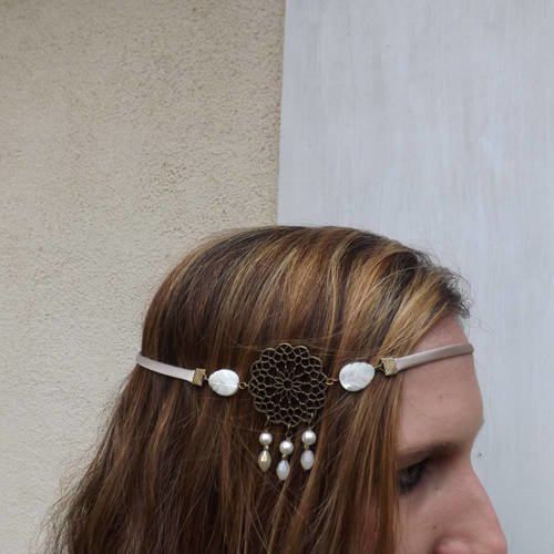 Headband &quot; julie &quot; composé de perles d'eau douce et cristal, feuille en nacre, lien satin