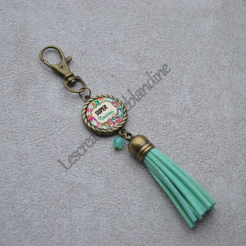 Porte clés spécial nounou pompon en daim, perle en cristal 