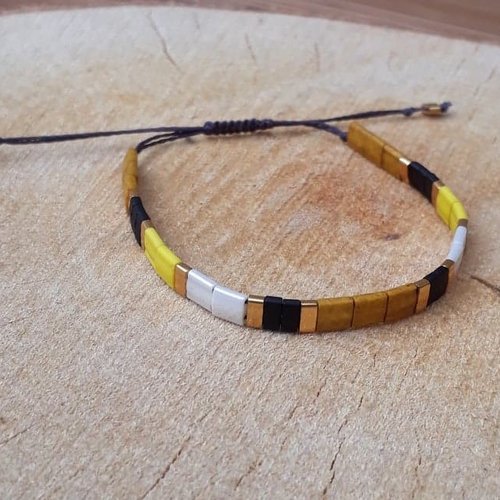 Bracelet miyuki tila noir, jaune , blanc, plaqué or, finition macramé ou élastique au choix