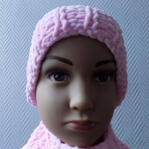 Bonnet enfant,laine velours rose,taille 3/4 ans.