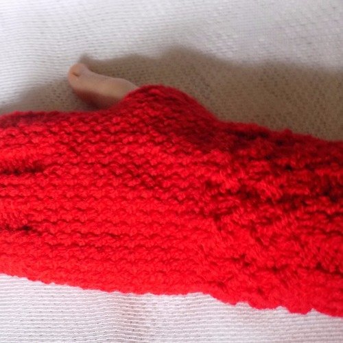 Mitaines en tricot,coloris rouge,taille unique. 