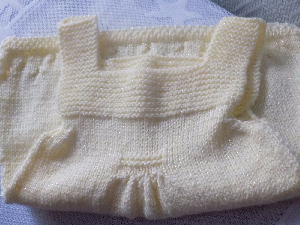 Robe bébé en tricot,coloris jaune pâle,taille 0/3 mois. - Un grand marché