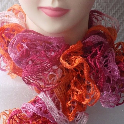 Echarpe,tour de cou,laine ruban fantaisie,tons de rose et de orange.