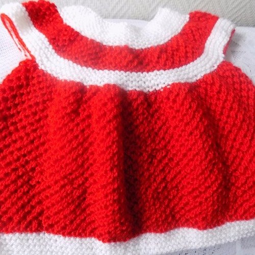 Noël:robe bébé tricot,coloris rouge et blanc,0/3 mois.
