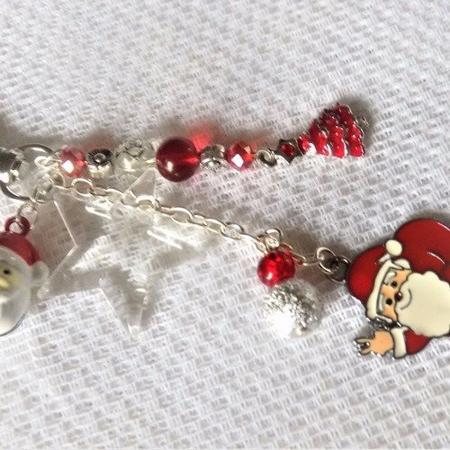 Noël:bijou de sac porte-clés argent et rouge,perles verre,breloques(père-noël,sapin,grelot,étoile).