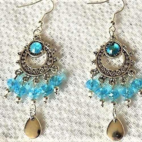 Boucles d'oreille argent et bleu,connecteur chandelier,perles de verre,breloque goutte.