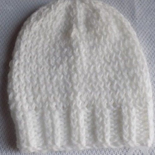 Bonnet tricot,coloris blanc,taille unique.