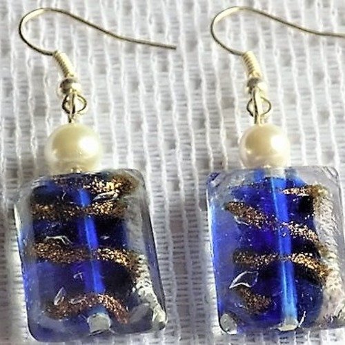 Boucles d'oreille argent,perle lampwork coloris bleu incrustation de poudre d'or.