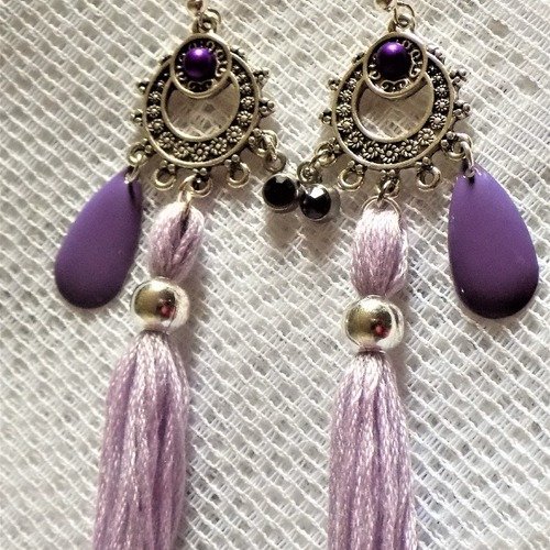 Boucles d'oreille argent,violet et mauve,pompon,perle métal,goutte émail,strass.