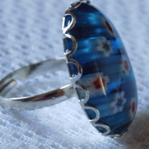 Bague ovale ajustable argent et bleu,cabochon verre motif fleurs.