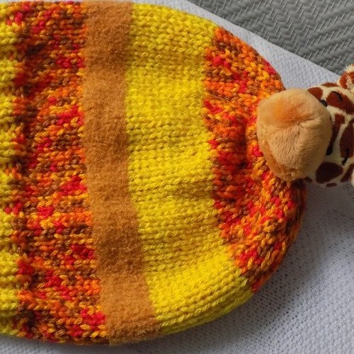 Bonnet à peluche enfant multicolore au tricot,girafe,taille 4/10 ans.