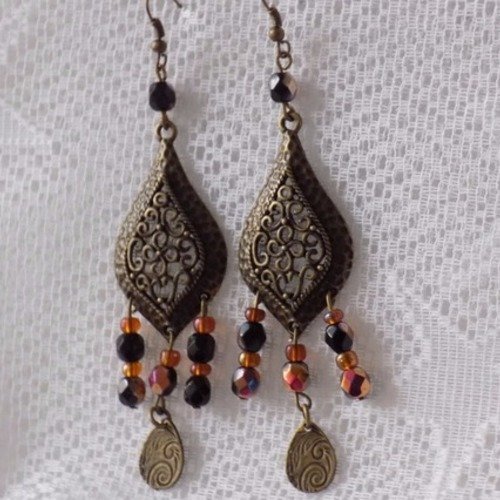Boucles d'oreille bronze,orange et noir,perles tchèque,connecteur filigrane.