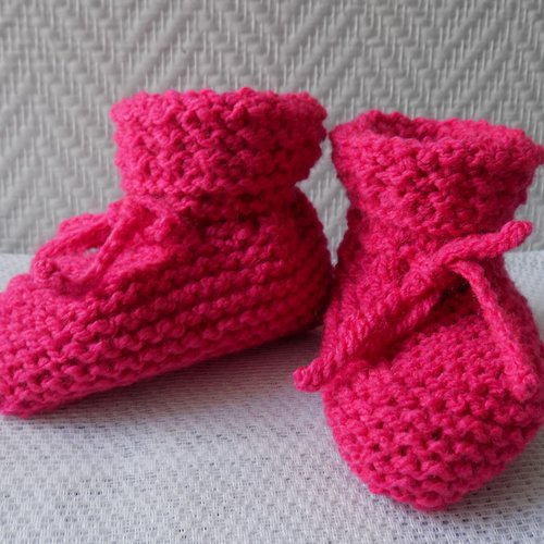 Chaussons fuchsia pour bébé au tricot,12/18 mois.